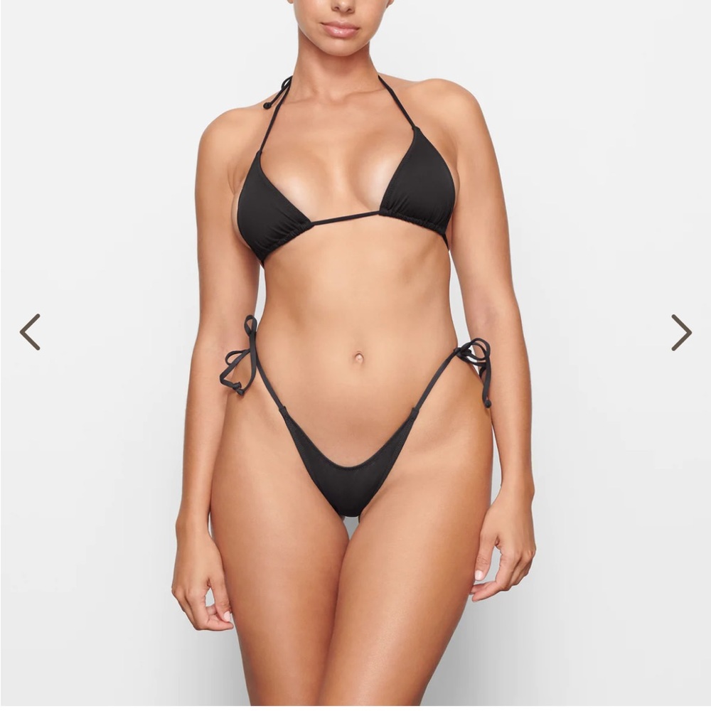 NWT SKIMS TRIANGLE TOP+TIE SWIM BOTTOMS SET